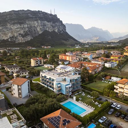 Hotel Holiday Sport&Relax Torbole Sul Garda Exterior foto