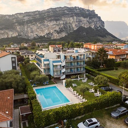 Hotel Holiday Sport&Relax Torbole Sul Garda Exterior foto