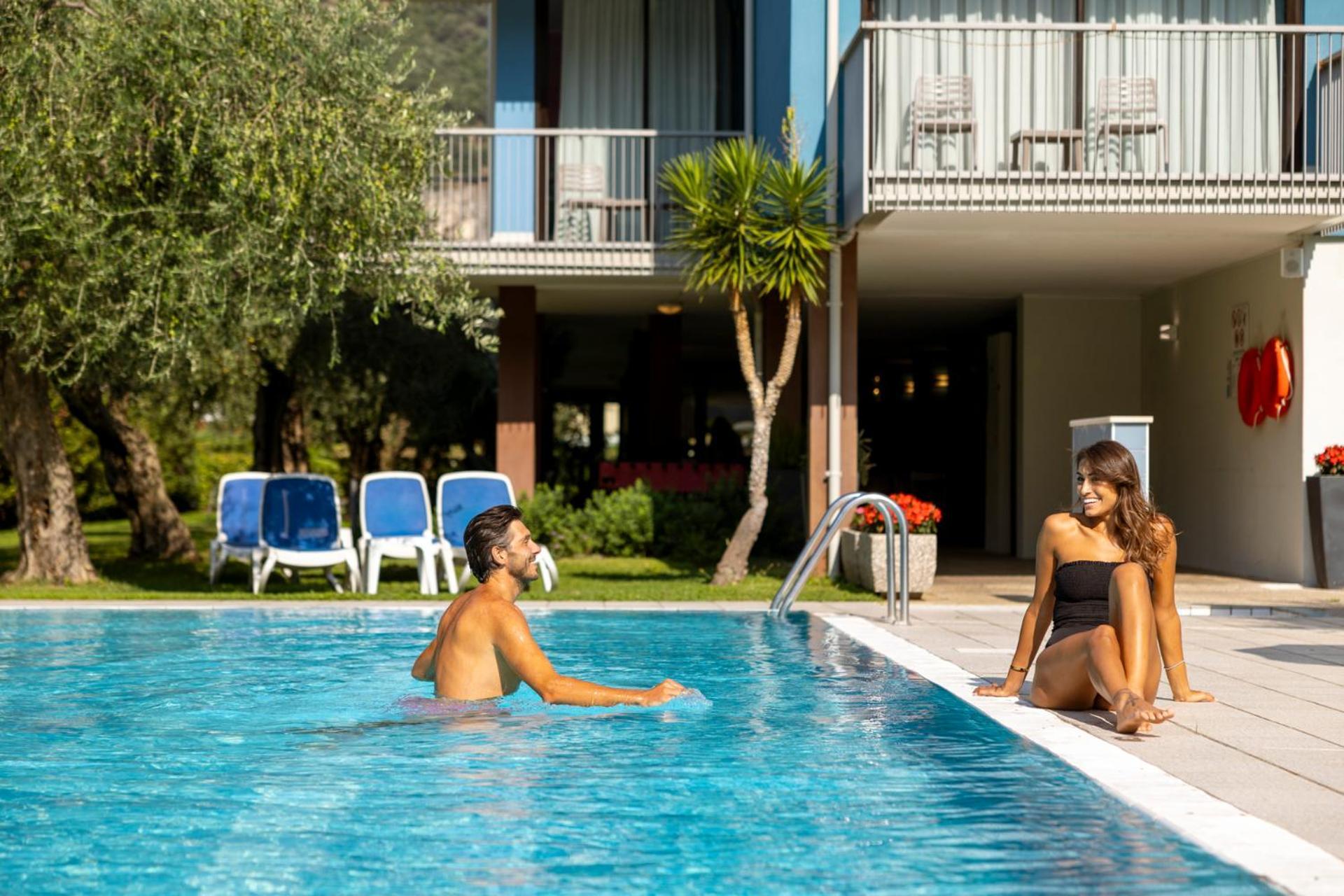 Hotel Holiday Sport&Relax Torbole Sul Garda Exterior foto