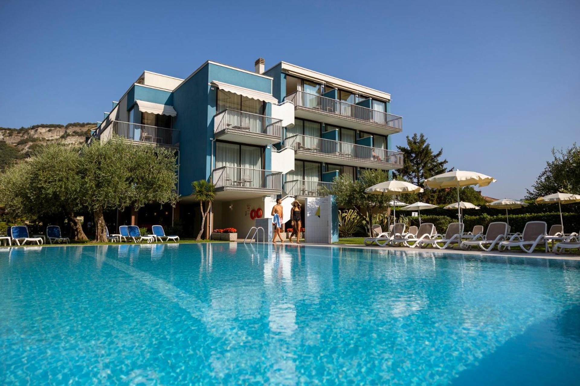 Hotel Holiday Sport&Relax Torbole Sul Garda Exterior foto