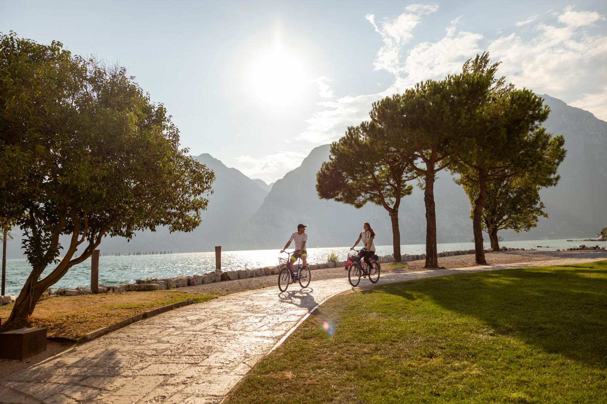 Hotel Holiday Sport&Relax Torbole Sul Garda Exterior foto