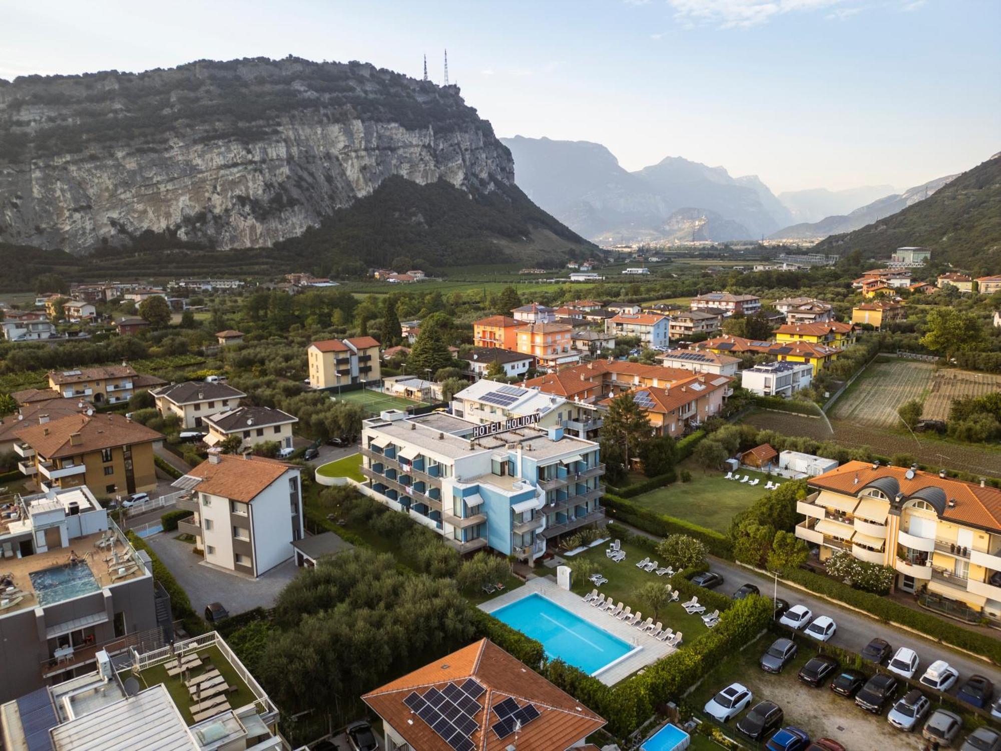 Hotel Holiday Sport&Relax Torbole Sul Garda Exterior foto