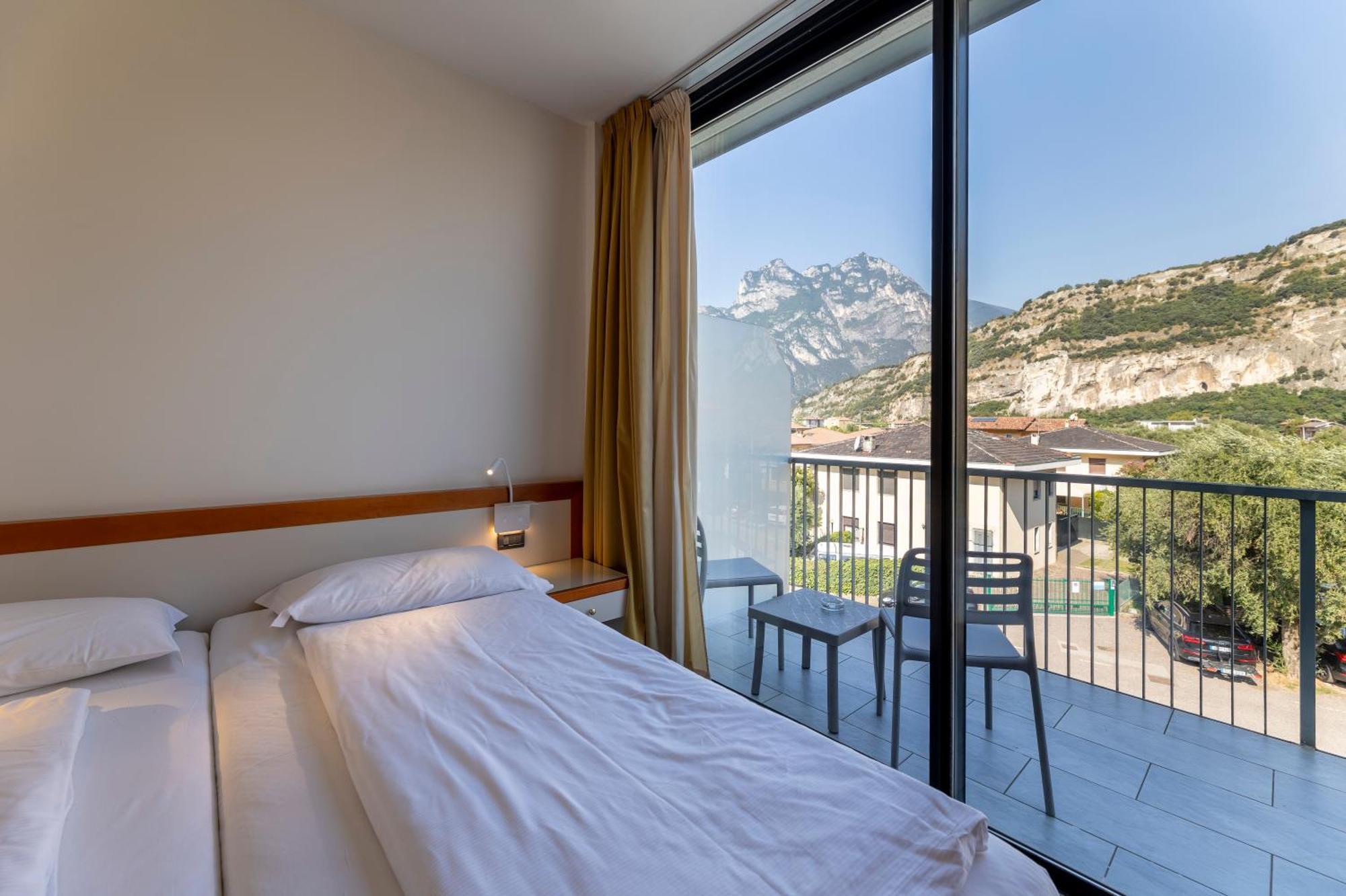 Hotel Holiday Sport&Relax Torbole Sul Garda Exterior foto