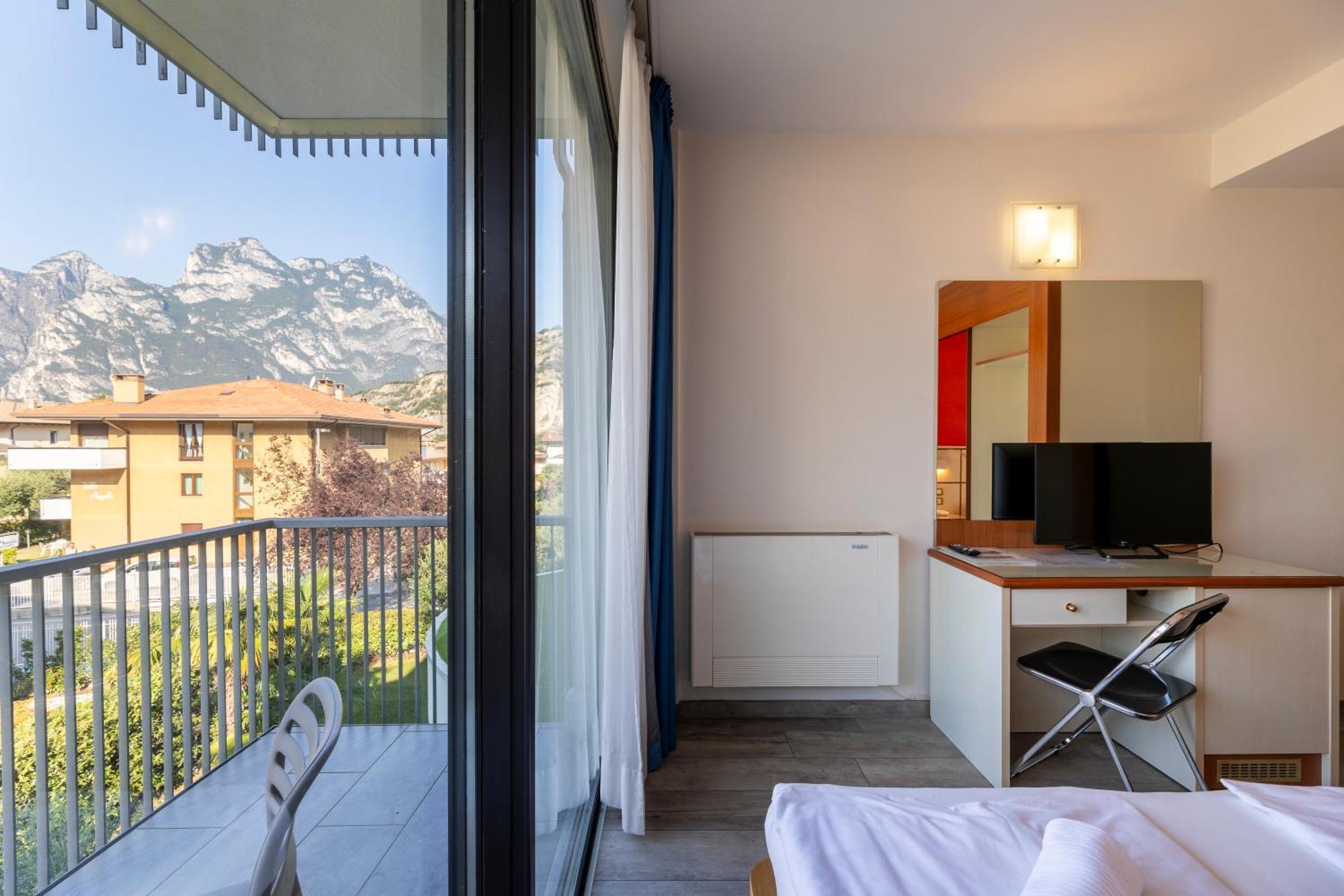 Hotel Holiday Sport&Relax Torbole Sul Garda Exterior foto