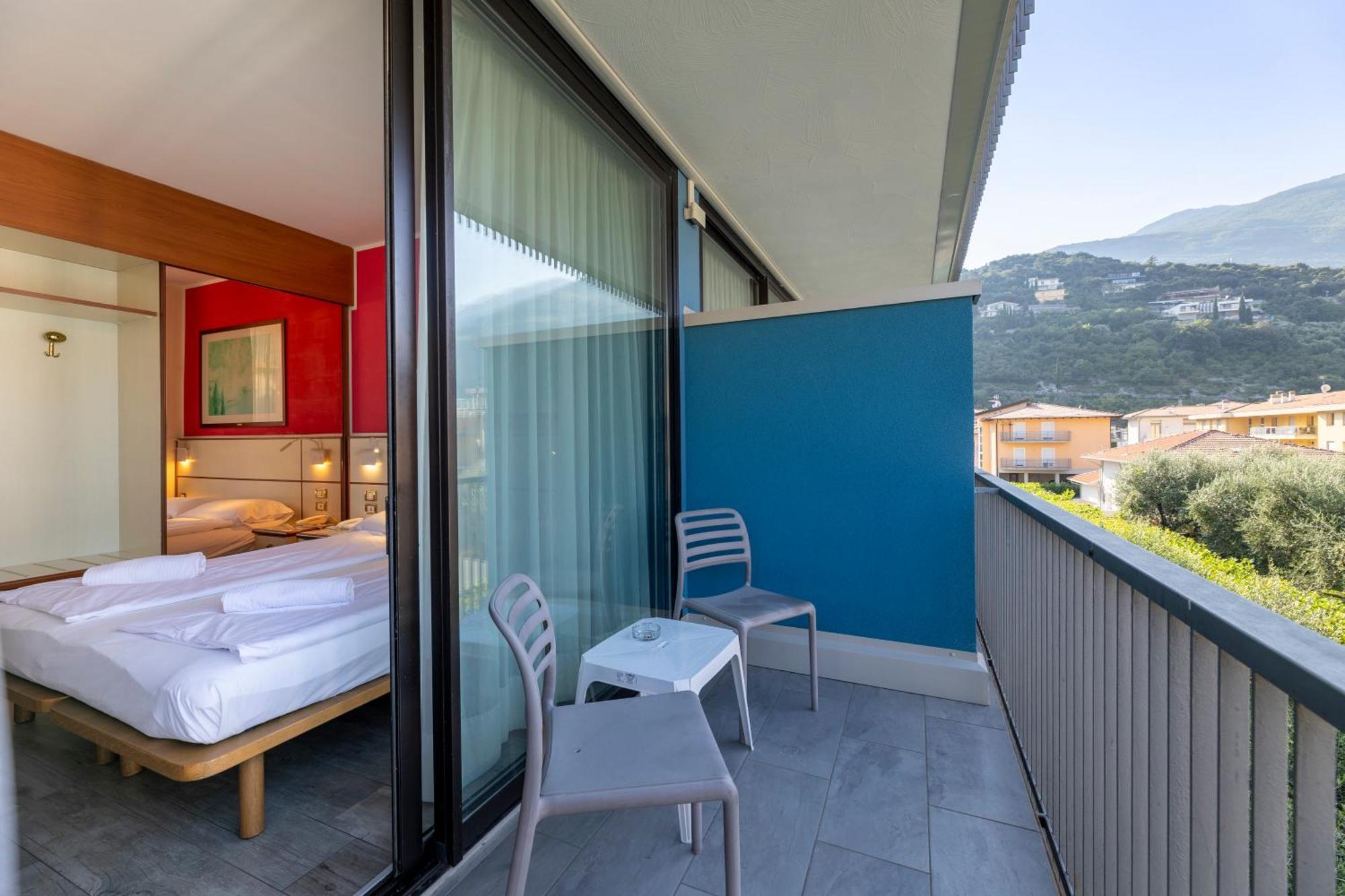 Hotel Holiday Sport&Relax Torbole Sul Garda Exterior foto